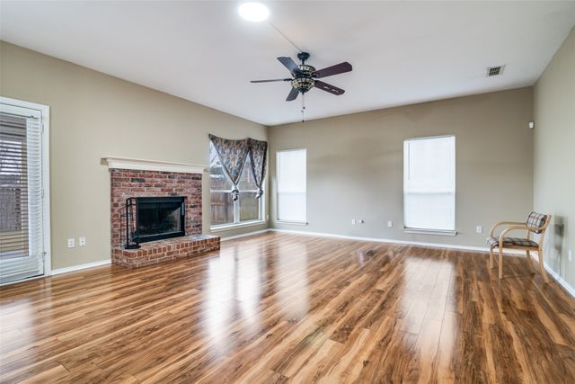 211 Ray Creek Drive, Longview, TX 75605