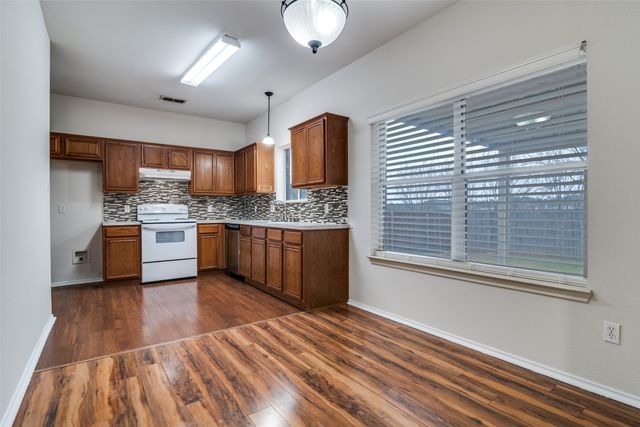 211 Ray Creek Drive, Longview, TX 75605