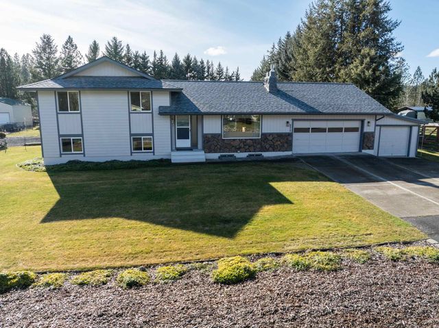 9513 W Nelson Dr, Nine Mile Falls, WA 99026