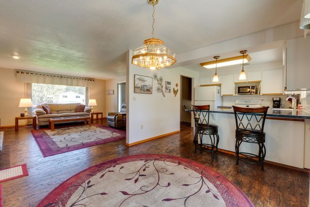 9513 W Nelson Dr, Nine Mile Falls, WA 99026