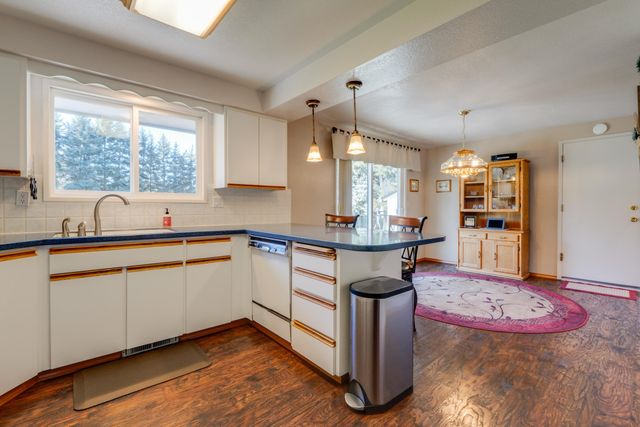 9513 W Nelson Dr, Nine Mile Falls, WA 99026