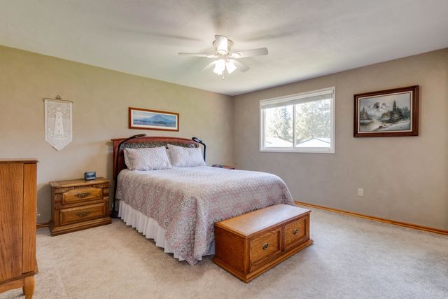 9513 W Nelson Dr, Nine Mile Falls, WA 99026