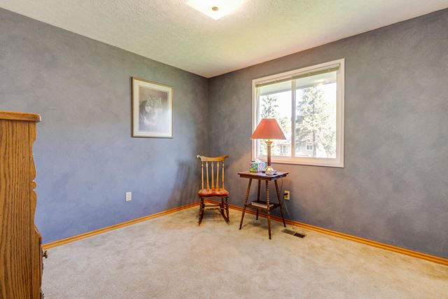 9513 W Nelson Dr, Nine Mile Falls, WA 99026