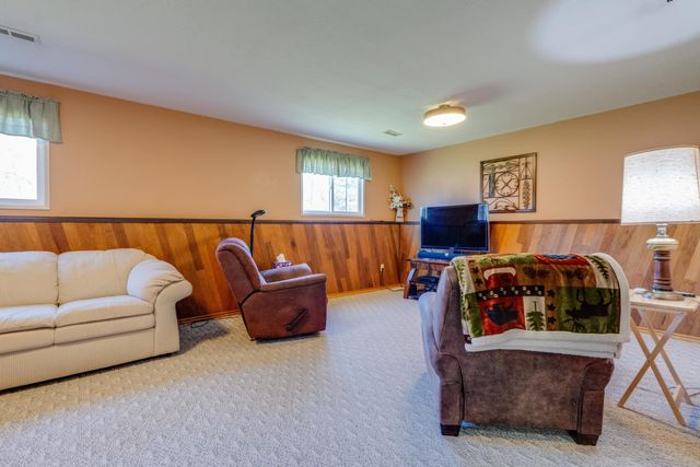 9513 W Nelson Dr, Nine Mile Falls, WA 99026