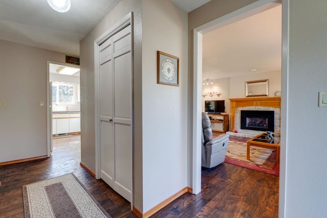 9513 W Nelson Dr, Nine Mile Falls, WA 99026