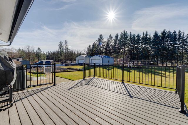 9513 W Nelson Dr, Nine Mile Falls, WA 99026