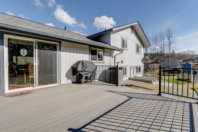 9513 W Nelson Dr, Nine Mile Falls, WA 99026