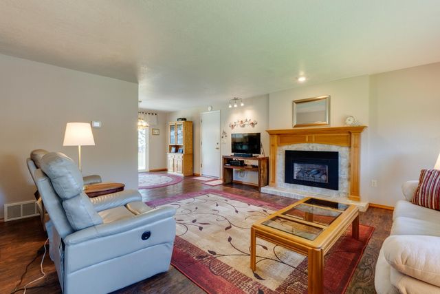 9513 W Nelson Dr, Nine Mile Falls, WA 99026