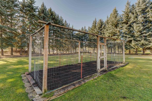 9513 W Nelson Dr, Nine Mile Falls, WA 99026