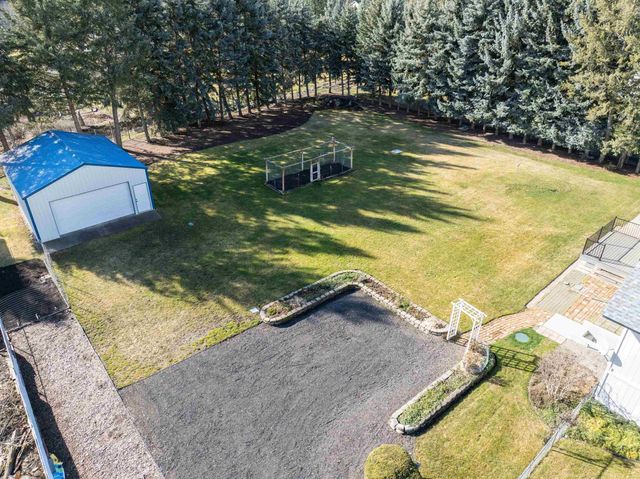 9513 W Nelson Dr, Nine Mile Falls, WA 99026
