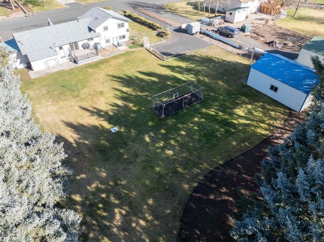 9513 W Nelson Dr, Nine Mile Falls, WA 99026