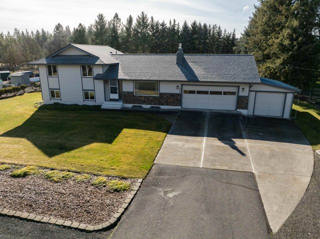 9513 W Nelson Dr, Nine Mile Falls, WA 99026
