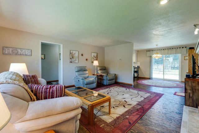 9513 W Nelson Dr, Nine Mile Falls, WA 99026