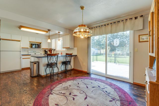 9513 W Nelson Dr, Nine Mile Falls, WA 99026