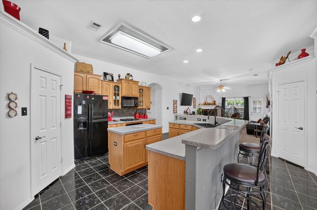 909 Trinity Drive, Lancaster, TX 75146