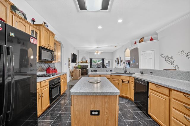 909 Trinity Drive, Lancaster, TX 75146