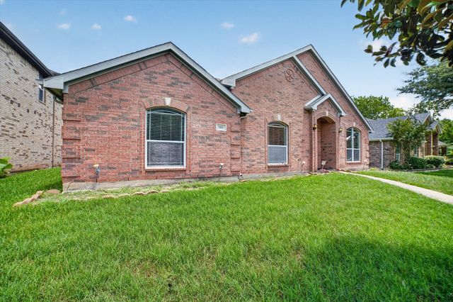 909 Trinity Drive, Lancaster, TX 75146