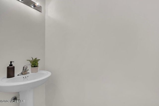 16 Second Lane, Manchester, NJ 08759