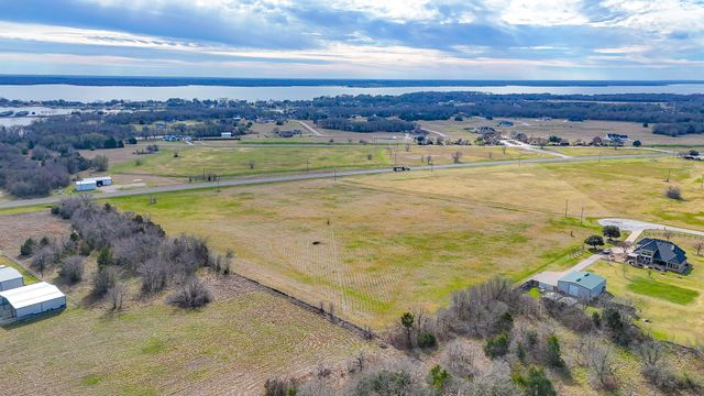 285 Cowboy Way, Corsicana, TX 75109