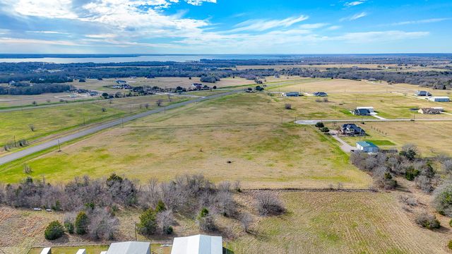 285 Cowboy Way, Corsicana, TX 75109