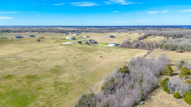 285 Cowboy Way, Corsicana, TX 75109