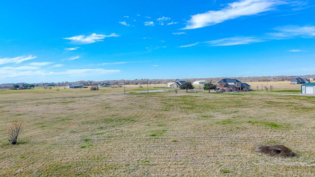 285 Cowboy Way, Corsicana, TX 75109