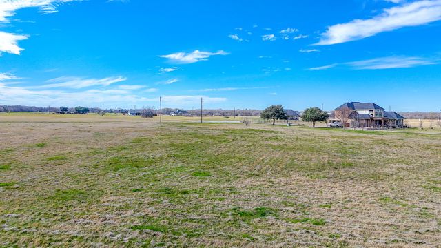 285 Cowboy Way, Corsicana, TX 75109