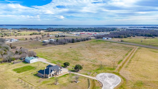 285 Cowboy Way, Corsicana, TX 75109