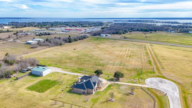 285 Cowboy Way, Corsicana, TX 75109