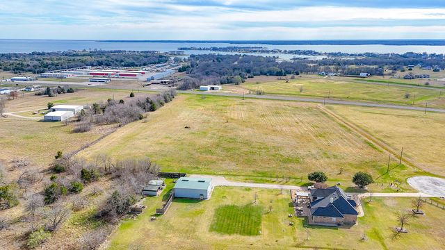 285 Cowboy Way, Corsicana, TX 75109