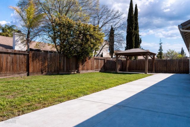 2062 Hastings Dr, Los Banos, CA 93635