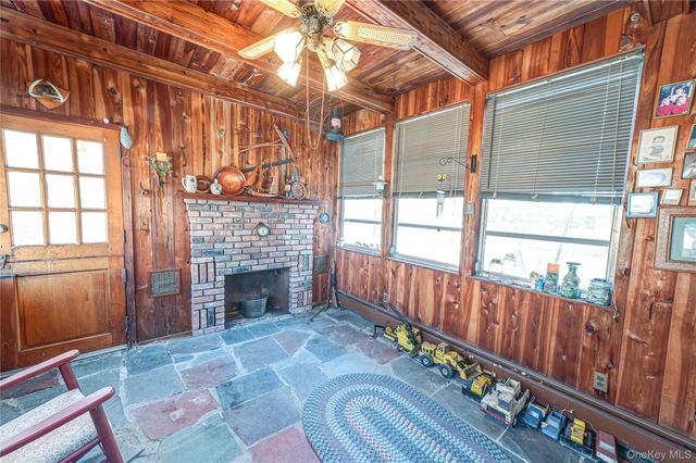 67 Edgewood Road, West Islip, NY 11795