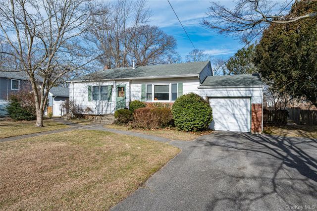 67 Edgewood Road, West Islip, NY 11795