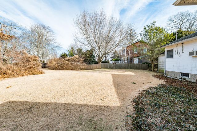 67 Edgewood Road, West Islip, NY 11795