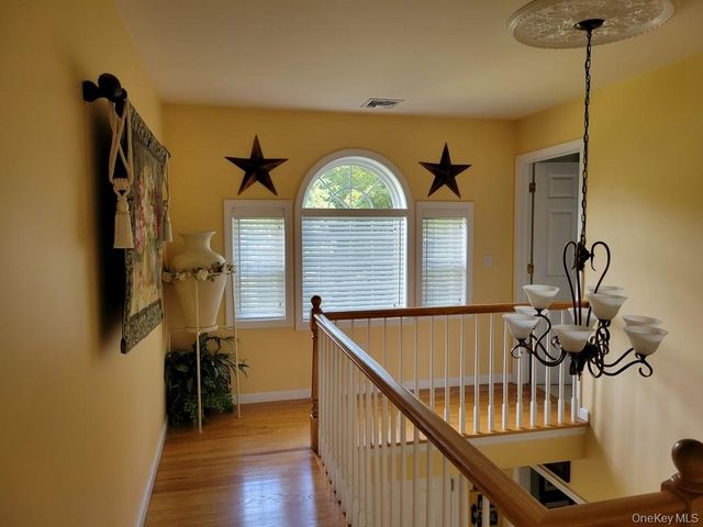 5 Perri Lane, Pawling, NY 12564