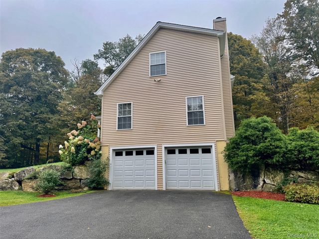 5 Perri Lane, Pawling, NY 12564