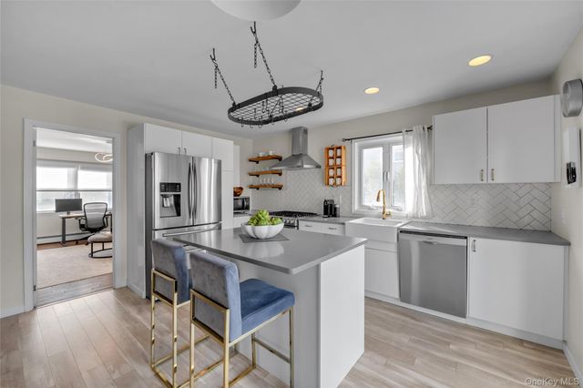 29 3rd Avenue, Port Washington, NY 11050