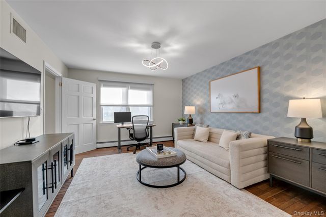 29 3rd Avenue, Port Washington, NY 11050