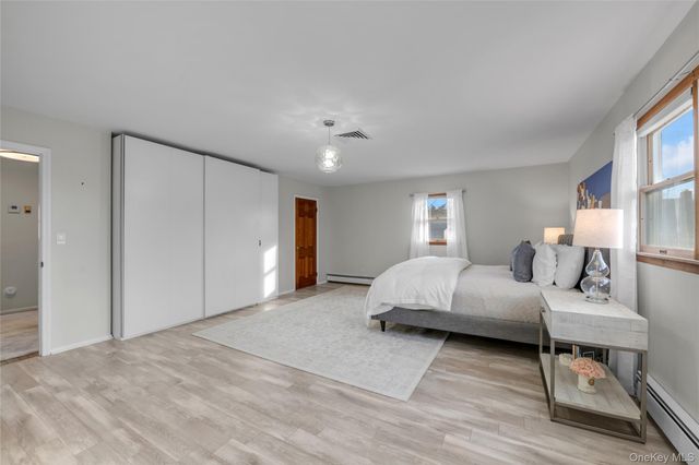 29 3rd Avenue, Port Washington, NY 11050