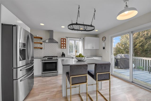 29 3rd Avenue, Port Washington, NY 11050