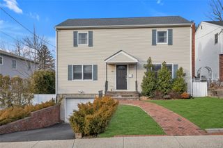 29 3rd Avenue, Port Washington, NY 11050