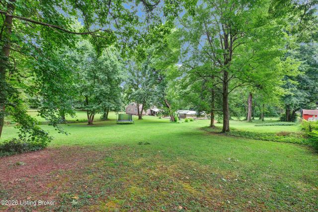 1516 Eskridge Ln, Louisville, KY 40216