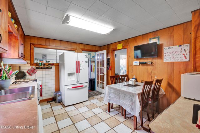 1516 Eskridge Ln, Louisville, KY 40216