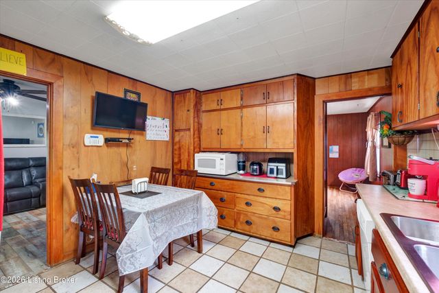 1516 Eskridge Ln, Louisville, KY 40216