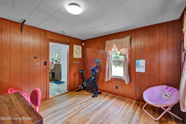 1516 Eskridge Ln, Louisville, KY 40216