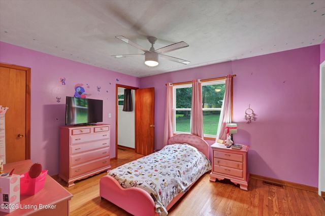 1516 Eskridge Ln, Louisville, KY 40216