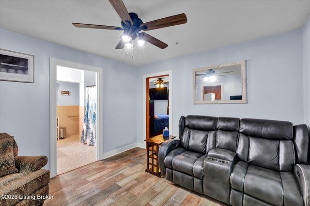 1516 Eskridge Ln, Louisville, KY 40216