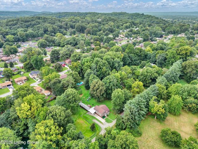 1516 Eskridge Ln, Louisville, KY 40216
