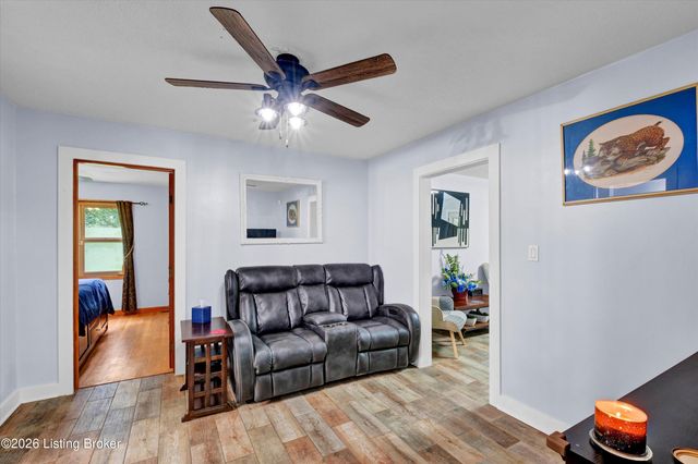 1516 Eskridge Ln, Louisville, KY 40216