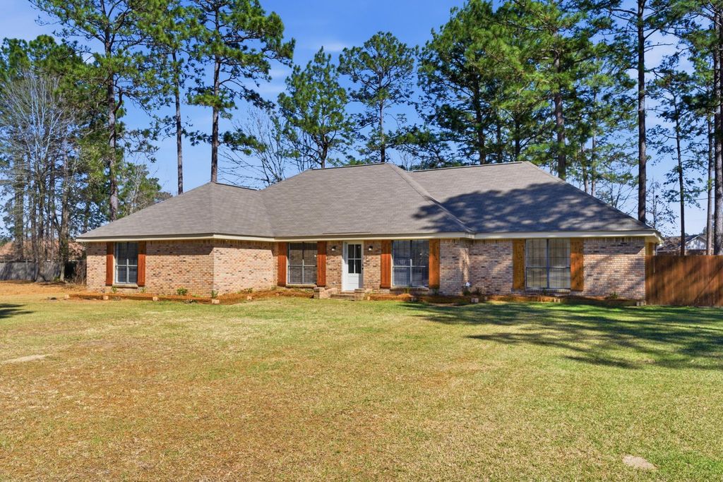 11 Twin Lakes Rd., Petal, MS 39465